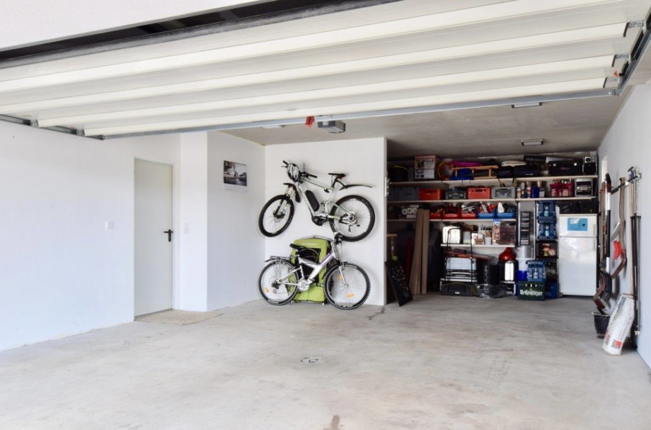 Gro�e Doppelgarage mit automatischem Tor Einfamilienhaus Steinbach-Hallenberg/ Viernau