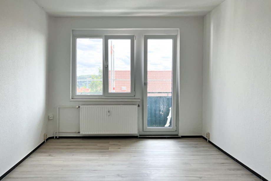 Wohnzimmer mit Balkon Etagenwohnung Buttst�dt