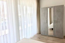 Schlafzimmerfenster Exklusiver Wohnkomfort- m�blierte Terrassenwohnung in Klinik- & Unin�he