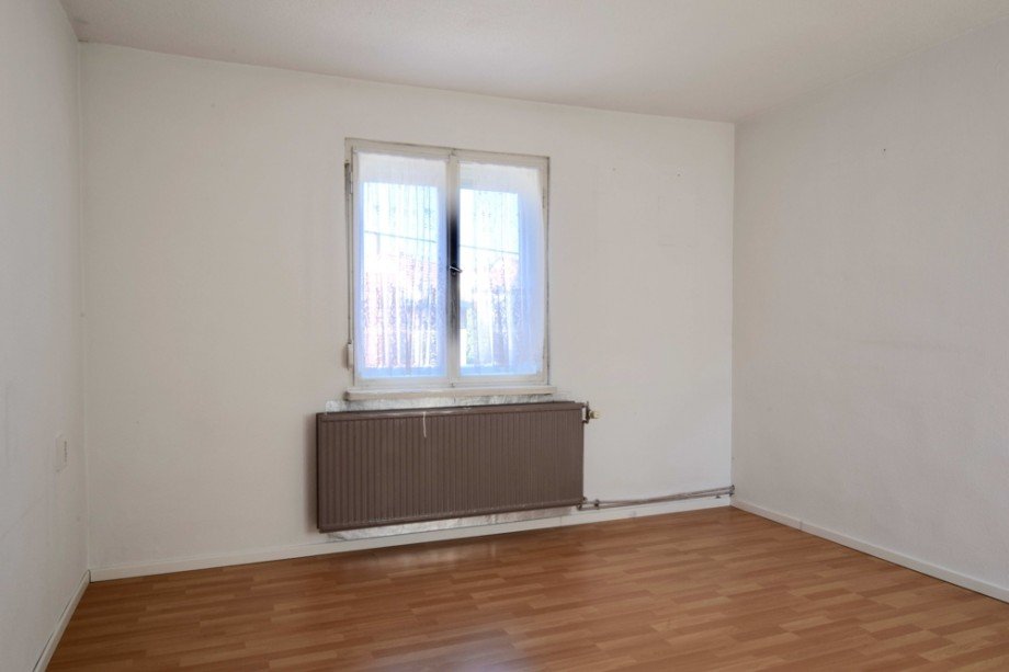 2. Schlafzimmerfenster zur Stra�e Einfamilienhaus Erfurt