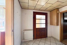 Flur im EG Traditionelles Einfamilienhaus mit gro�er Scheune & h�bschem Garten