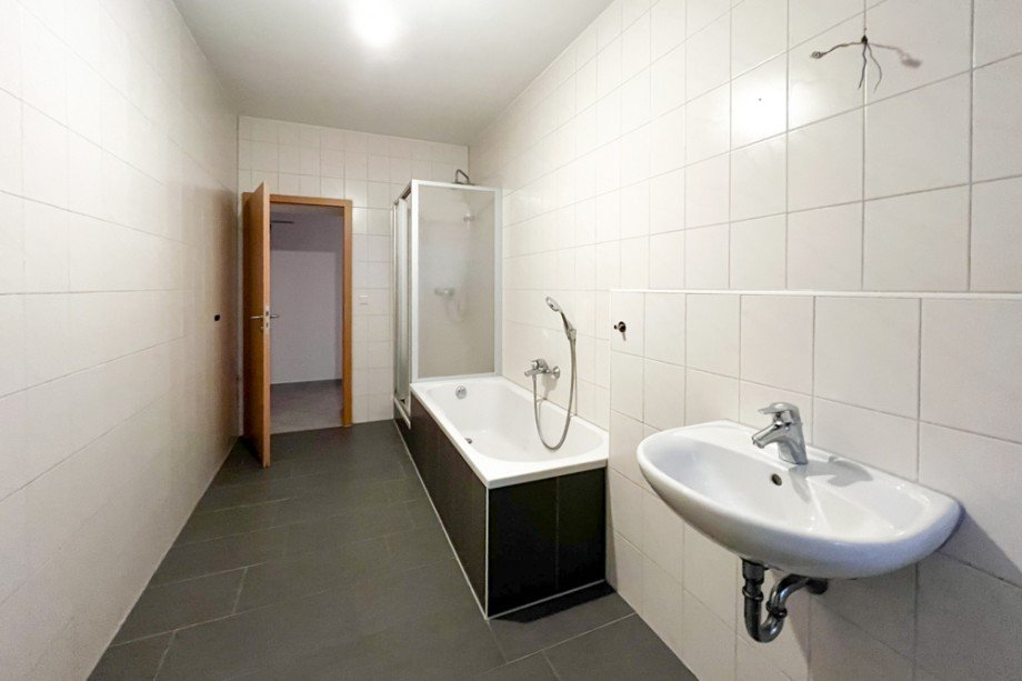 Bad mit Wanne und Dusche Erdgeschosswohnung Udestedt